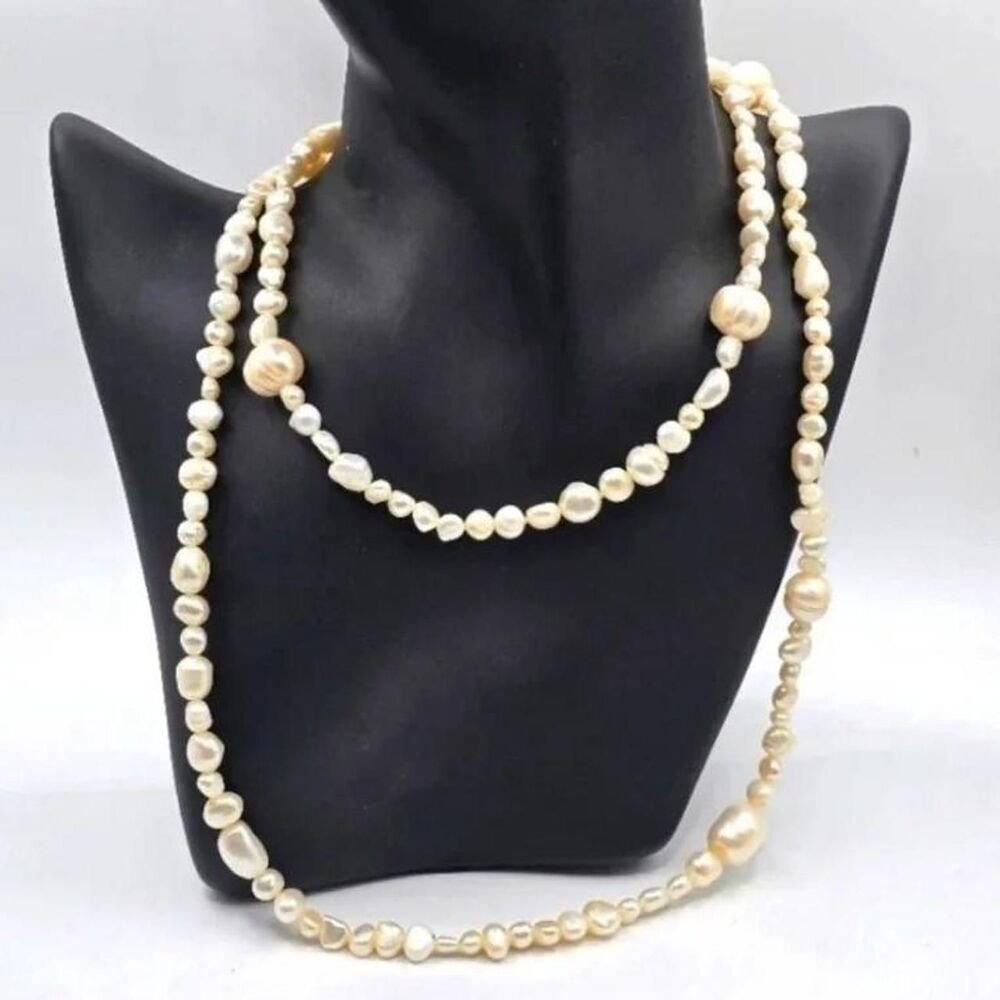 Luxe-jewelry-designs Women's Cream and White Jewellery
